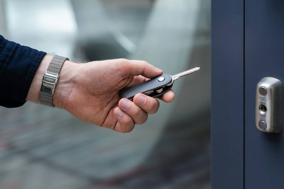 Guest entering keyless entry rentals using smartphone app
